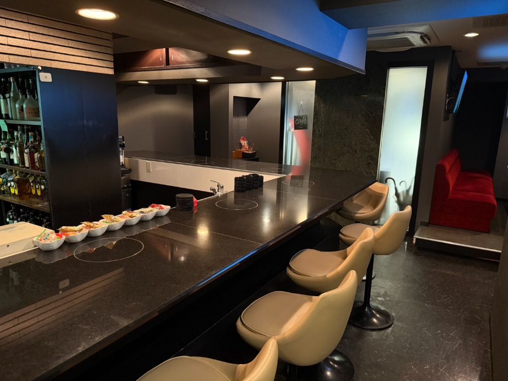 Lounge いろは メインカウンター サイド