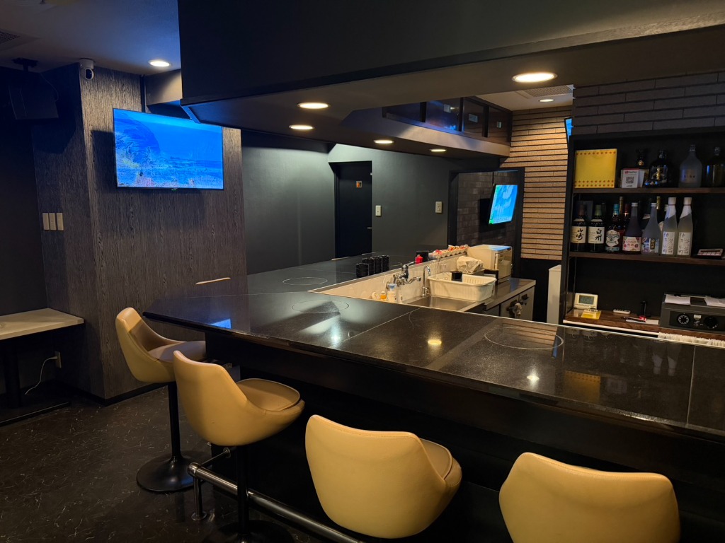 Lounge いろは メインカウンター コーナー