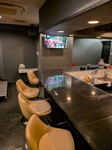 Girl's Bar Lounge いろは（豊中・岡町）のカウンター席