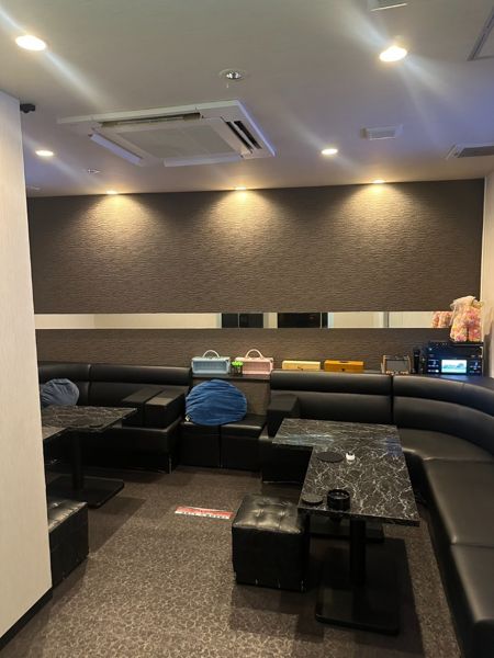 Girl's Bar Lounge ReviA（レヴィア）（東三国・新大阪）のVIPルーム全景