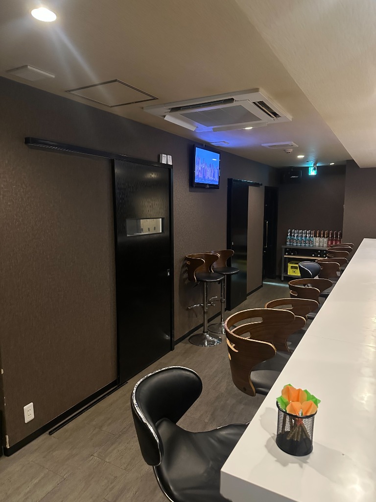 Lounge Revia メインカウンター